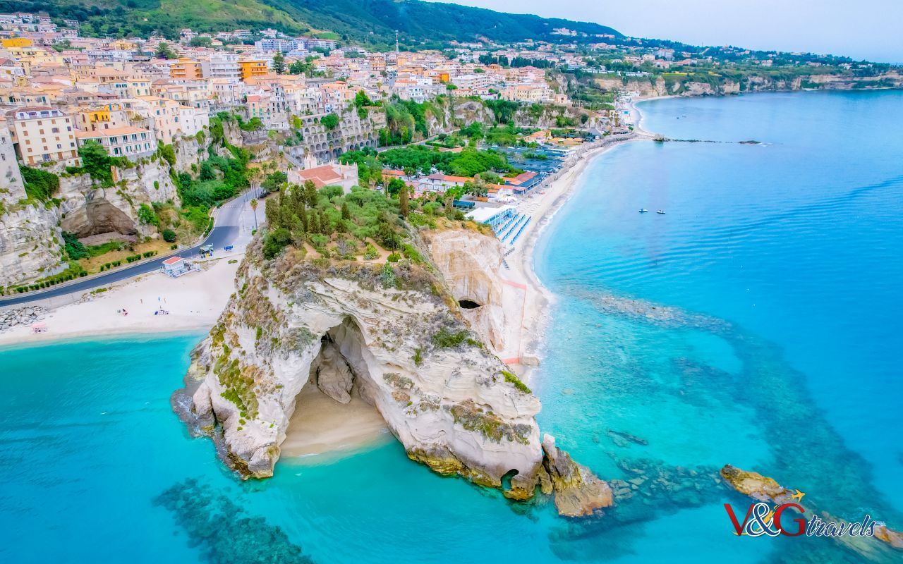 Costa degli Dei: il viaggio tra mare cristallino, borghi e tramonti che racconta la Calabria più autentica